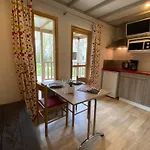 Confortable Avec Terrasse Pour 2 Personnes - Api-1-52-559 Camping *