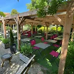 Kemping Confortable Avec Terrasse Pour 2 Personnes - Api-1-52-559 *