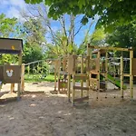 Camping Confortable Avec Terrasse Pour 2 Personnes - Api-1-52-559 *