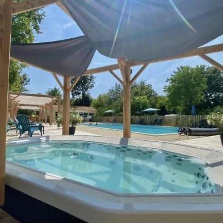 Confortable Avec Terrasse Pour 2 Personnes - Api-1-52-559 Κάμπινγκ Coulon