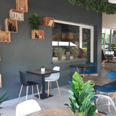 Confortable Avec Terrasse Pour 2 Personnes - Api-1-52-559